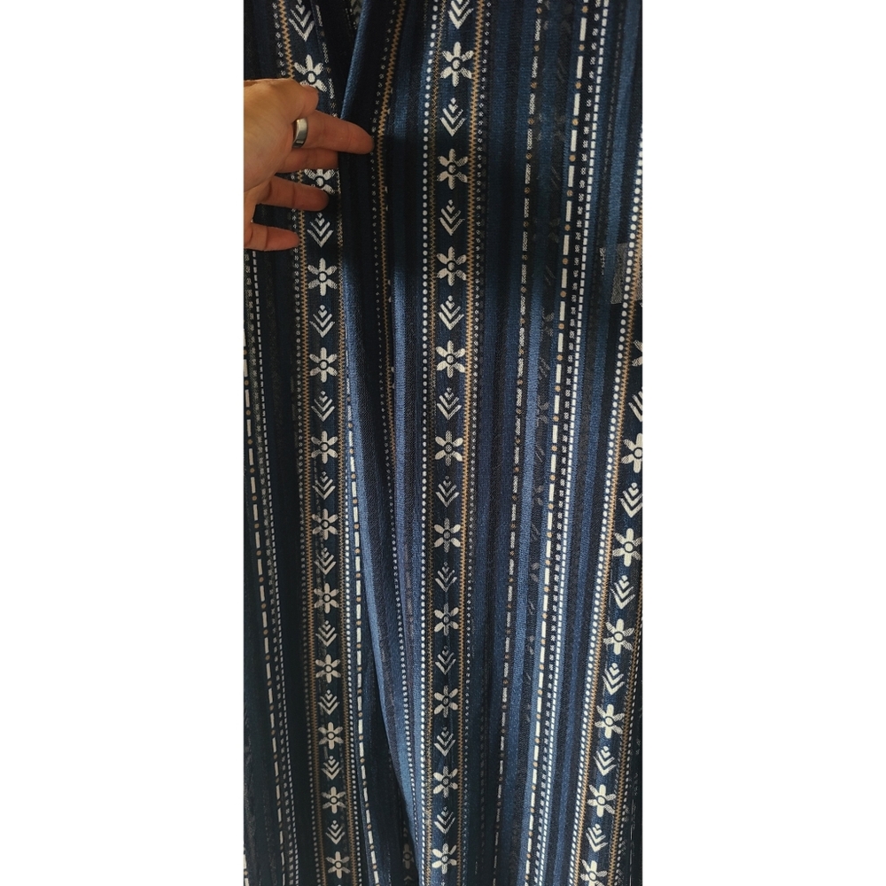 Beautiful Patterned Throw On - Picture 3 of 3
